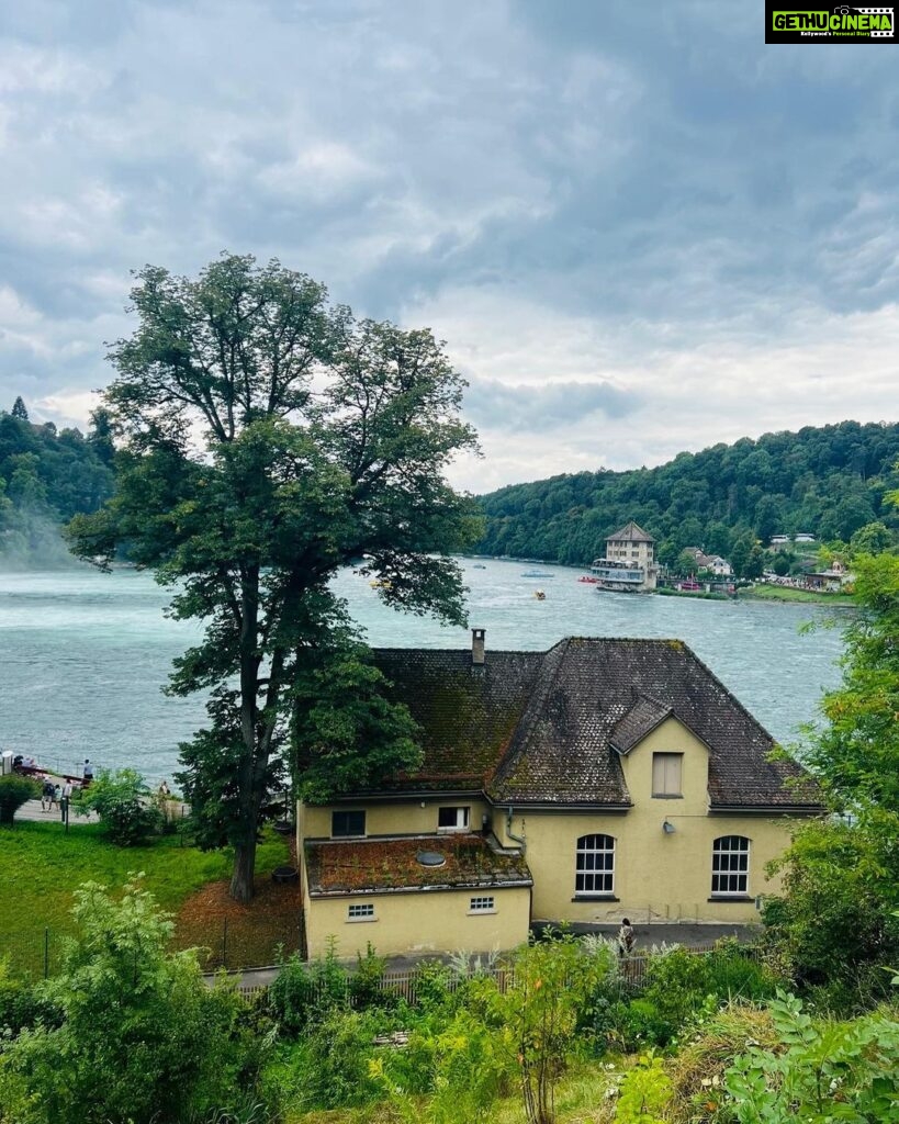 Janani Ashok Kumar Instagram - 💗💓💞 #switzerland #myforever #love Rhinefalls - Europe's Largest Waterfalls