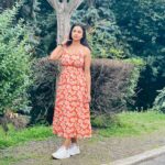 Janani Ashok Kumar Instagram – Still wondering what happened to my leg in the third pic 🫣
Anyways I had an amazing time in & around Milan city 🏙️ 
Their architecture itself is a visual treat & the trees & scenic landscapes are icing on the cake just wow 🤩🫠🤍🥰
–
📸: @madhumitha_sivasankar Milano italy