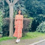 Janani Ashok Kumar Instagram – Still wondering what happened to my leg in the third pic 🫣
Anyways I had an amazing time in & around Milan city 🏙️ 
Their architecture itself is a visual treat & the trees & scenic landscapes are icing on the cake just wow 🤩🫠🤍🥰
–
📸: @madhumitha_sivasankar Milano italy