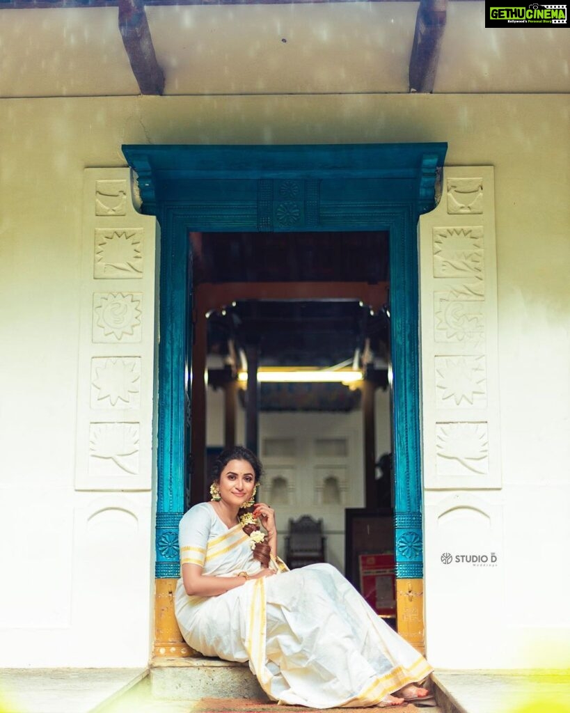 Janani Ashok Kumar Instagram - എല്ലാവർക്കും എന്റെ ഹൃദയം നിറഞ്ഞ ഓണാശംസകൾ 🌻🌸🌺🌼🪷🪻🌹🌷💐🌾 - @smokey_makeupbar_ @labelshalini @studio_d_weddings Chennai, India