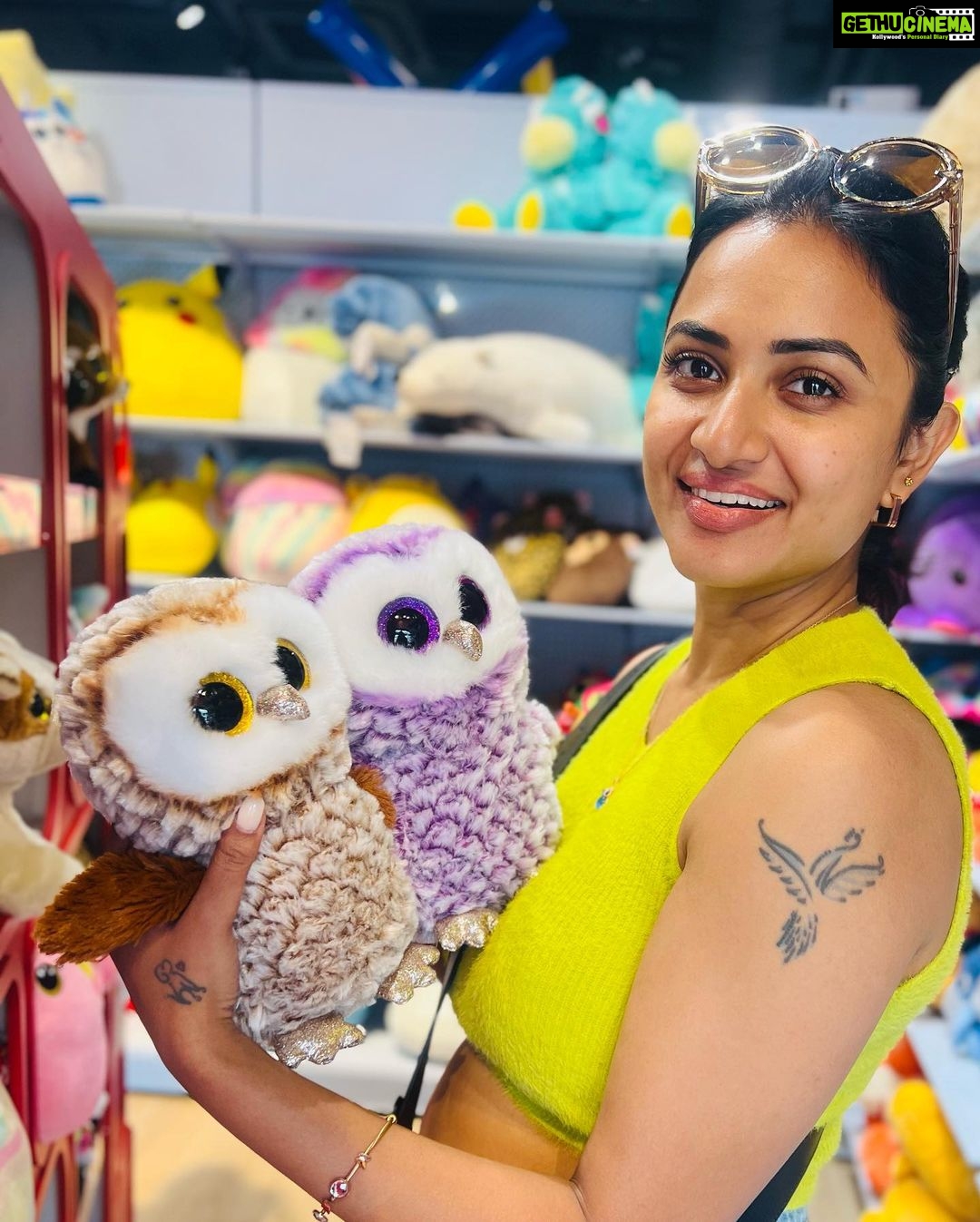 Janani Ashok Kumar Instagram - Trust the wait. Embrace the uncertainty. Enjoy the beauty of becoming. When nothing is certain, anything is possible. - #zurich #switzerland🇨🇭 #travel #europediaries #swisstravel #beauty #ootd #ootdfashion Zürich HB / Bahnhofstrasse