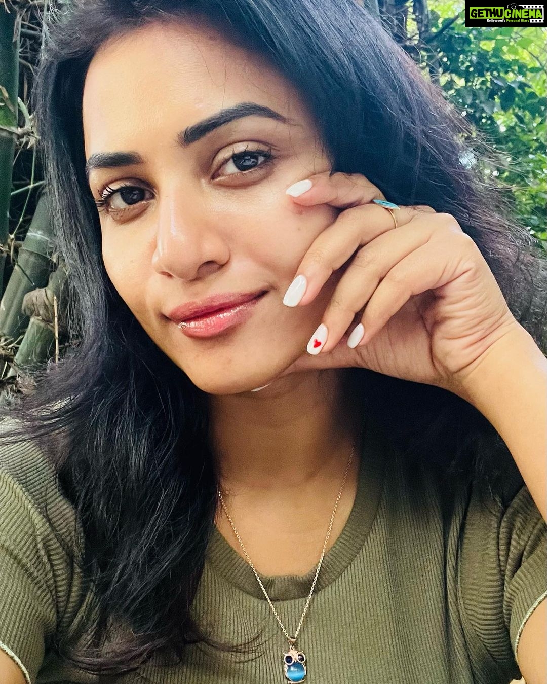 Janani Ashok Kumar Instagram - And even if I could build a Time Machine to take me back to that moment I wouldn’t belong there 🤍💯🪬 #livinginthemoment #livingthedream #livinginthenow Sage and Lavender