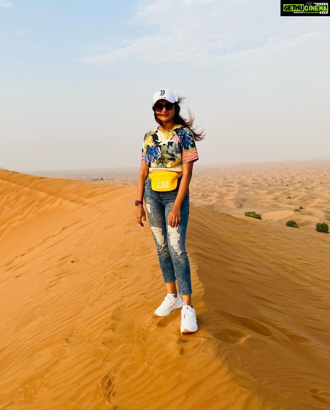Janani Ashok Kumar Instagram - One fine moment down the memory lane #jananiashokkumar #desertsafari #dubai🇦🇪 Desert Safari Dubai
