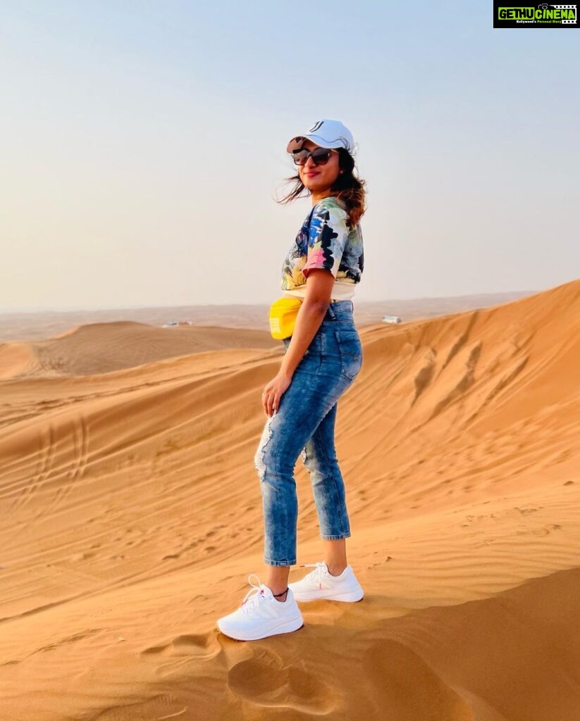 Janani Ashok Kumar Instagram - One fine moment down the memory lane #jananiashokkumar #desertsafari #dubai🇦🇪 Desert Safari Dubai