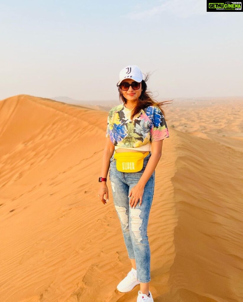 Janani Ashok Kumar Instagram - One fine moment down the memory lane #jananiashokkumar #desertsafari #dubai🇦🇪 Desert Safari Dubai