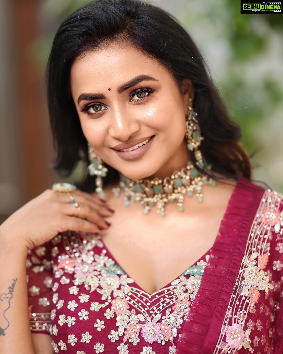 Janani Ashok Kumar Instagram - MUAH: @murugeshmakeup_hair Costume: @malgudi_designs Jewellery: @chennai_jazz Edit courtesy: @gk_.photography._ Chennai, India