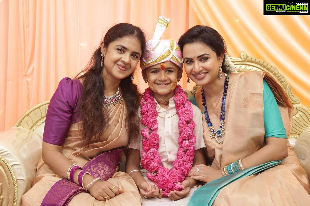Janani Ashok Kumar Instagram - Our Happiness 🩵💜🤍 - 📸: @gk_.photography._ Jewellery: @methurna_collections Coimbatore, Tamil Nadu
