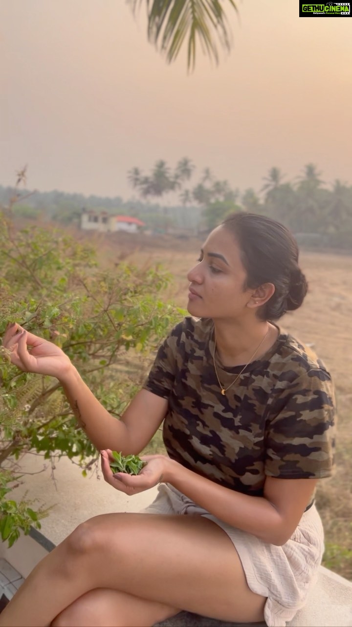 Janani Ashok Kumar Instagram - Loving & Living This Wonderful Life With Zero Regrets. How amazing it is to feel everything so deeply ..!🫠 Call it a curse or a blessing, I’m in awe with this mystery every single day 💯 - As I always say music keeps me going..! What a magic raja sir has created ever again in this series “Modern Love Chennai”. I genuinely feel each & every story of this anthology seems very relatable to the modern world & how people are actually evolving into the relationship front. #mustwatch #feelthemusic #rajasir #ilayaraja #musicislife Chennai, India