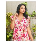 Janani Ashok Kumar Instagram – Be a girl with adventure,
A lady with confidence 
& a woman with bravery 🌈💗
–
👗: @highstreet_original 
📸: @keets_makeover Chennai, India