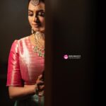 Janani Ashok Kumar Instagram – 🌈 🦋 🤍🌱💯
–

Team:
@vijiknr 
@sangiknr 
@saathvikas_designer_studio 
@bronzerbridaljewellery 
@bronzerlensnlashes 
@zerogravityphotography 
@zerogravity.fashion Chennai, India