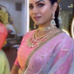 Janani Ashok Kumar Instagram – #skinlikemakeup with bold beautiful Smokey glittery eyes 

Actress: @janani_ashokkumar 

Costume: @saathvikas_designer_studio @sangiknr 

Jewellery: @bronzerbridaljewellery 

Lash& lens : @bronzerlensnlashes

 #bridesofvijiknr #bridesofbronzermakeover #bridesofinstagram #instagramtrending  #vijiknr #bronzermakeover #muslimbride #indianbride #southindianbrides #bridalmakeup #bridesofinstagram #bridesofindia