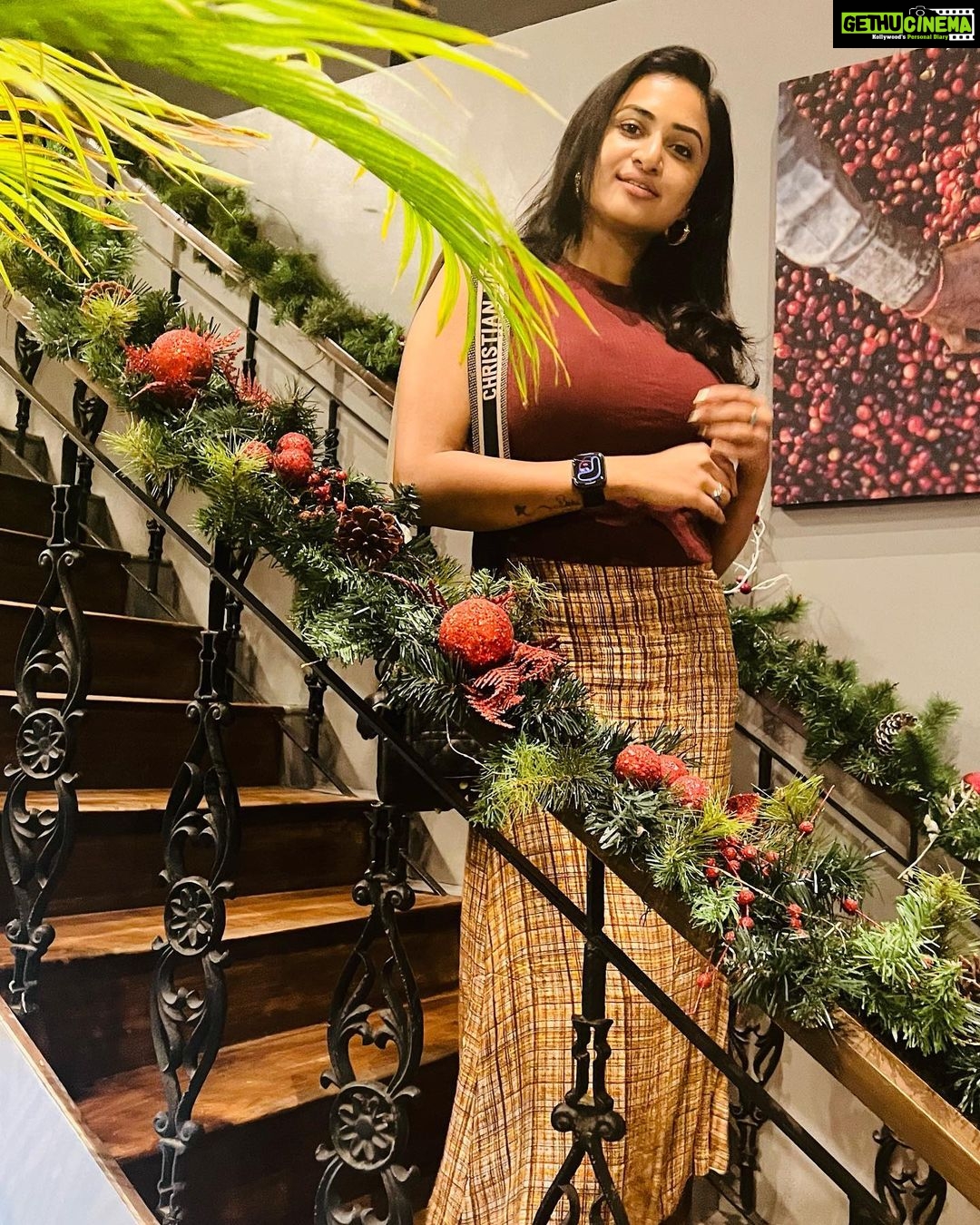 Janani Ashok Kumar Instagram - You can raise from anything. You can completely recreate yourself to a better version, just believe that nothing is permanent & you’re not stuck. You have choices to make & you’re allowed to be different, you can learn something new & develop new skills. All that matters is that you decide today & never look back keep moving forward. - Living my best life 💯✨💫🙏🏼 #grateful #joyofliving #happy #metime #living #lovinglife Chennai, India