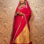 Janani Ashok Kumar Instagram – I loved shooting this look & this is the end of this series 🤍
–
Team:
@vijiknr 
@sangiknr 
@saathvikas_designer_studio 
@bronzerbridaljewellery 
@bronzerlensnlashes 
@zerogravityphotography Chennai, India