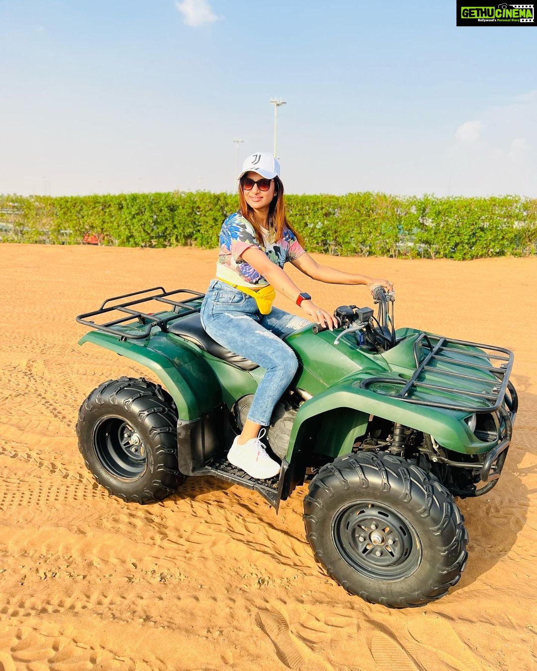 Janani Ashok Kumar Instagram - There’s no ‘right’ time, there’s just time & what you do with it. I’m busy making memories, one such memory from my last year’s trip to Dubai 🇦🇪 - #dubai #desertsafari #makingmemories Desert Safari Dubai