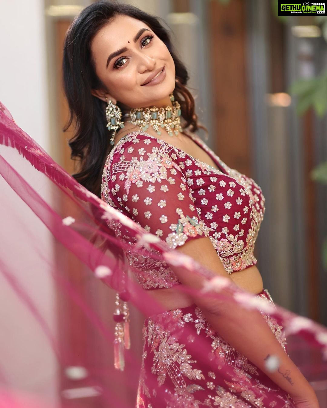 Janani Ashok Kumar Instagram - MUAH: @murugeshmakeup_hair Costume: @malgudi_designs Jewellery: @chennai_jazz Edit courtesy: @gk_.photography._ Chennai, India