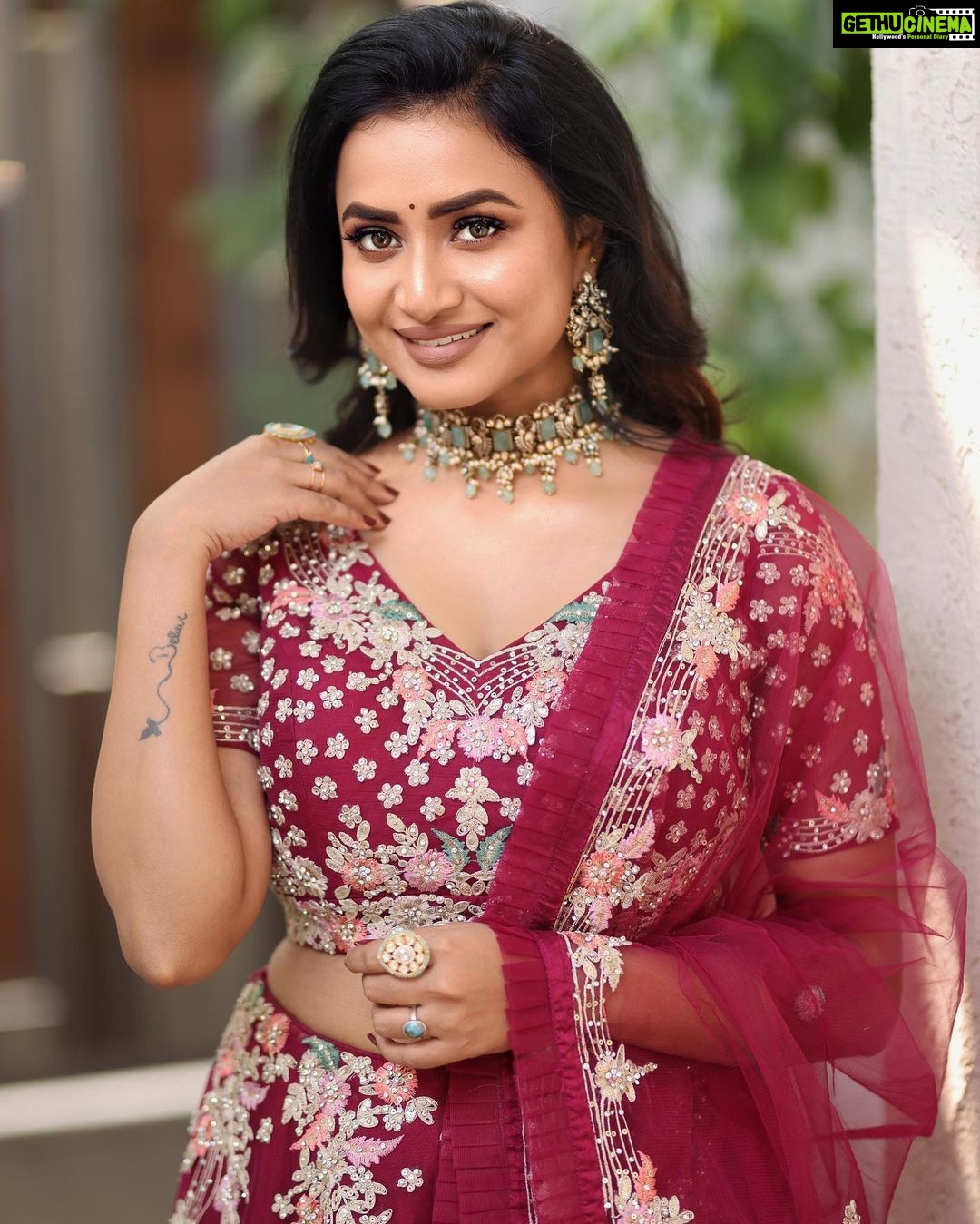 Janani Ashok Kumar Instagram - MUAH: @murugeshmakeup_hair Costume: @malgudi_designs Jewellery: @chennai_jazz Edit courtesy: @gk_.photography._ Chennai, India