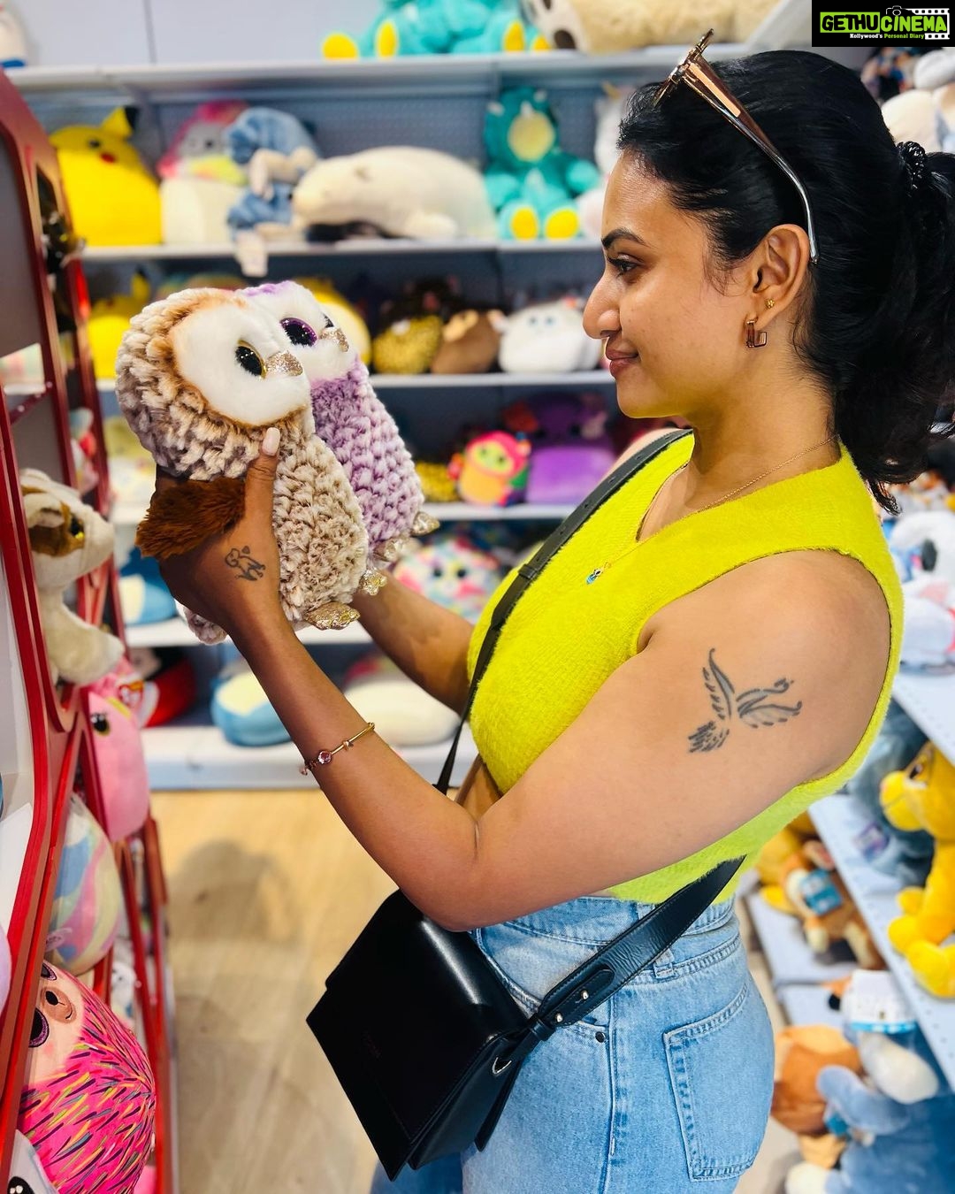 Janani Ashok Kumar Instagram - Trust the wait. Embrace the uncertainty. Enjoy the beauty of becoming. When nothing is certain, anything is possible. - #zurich #switzerland🇨🇭 #travel #europediaries #swisstravel #beauty #ootd #ootdfashion Zürich HB / Bahnhofstrasse