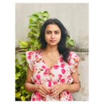 Janani Ashok Kumar Instagram – Be a girl with adventure,
A lady with confidence 
& a woman with bravery 🌈💗
–
👗: @highstreet_original 
📸: @keets_makeover Chennai, India