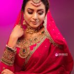 Janani Ashok Kumar Instagram – Eid Mubarak 🌙✨🙏🏼
May all our lives be filled with abundance & blessed with happiness & peace ✌🏼 
Team:
@vijiknr @sangiknr 
@bronzerbridaljewellery 
@saathvikas_designer_studio 
@zerogravityphotography Chennai, India
