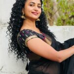 Janani Ashok Kumar Instagram – என்னை திரியாக்கி
உன்னில் விளக்கேற்றி
எந்நாளும் காத்திருப்பேன்…!
📸: @santhanalakshmiashok #mommydearest Chennai, India