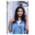 Janani Ashok Kumar Instagram – Note to Self:
Don’t seek to be relevant or liked,
Seek to be undeniable.
Seek to be compassionate.
Seek integrity.
Seek humility.
Seek light..!
–
📸: @raghul_raghupathy 
Retouch: @retouch_by_gokul
Wearing : @hm Pondicherry – பாண்டிச்சேரி