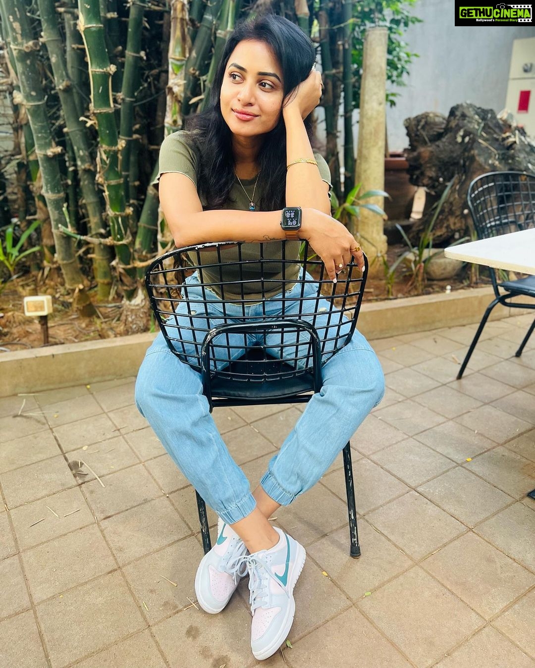 Janani Ashok Kumar Instagram - And even if I could build a Time Machine to take me back to that moment I wouldn’t belong there 🤍💯🪬 #livinginthemoment #livingthedream #livinginthenow Sage and Lavender