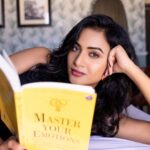 Janani Ashok Kumar Instagram - In order to feel the light we should be in darkness sometimes..! - 📸: @raghul_raghupathy Retouch: @retouch_by_gokul Styling: #myself Pondicherry - பாண்டிச்சேரி