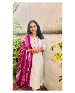 Janani Ashok Kumar Instagram - There’s nothing either Good or Bad, but thinking makes it so. - Wearing: @vintageclosetofkamali Chennai, India
