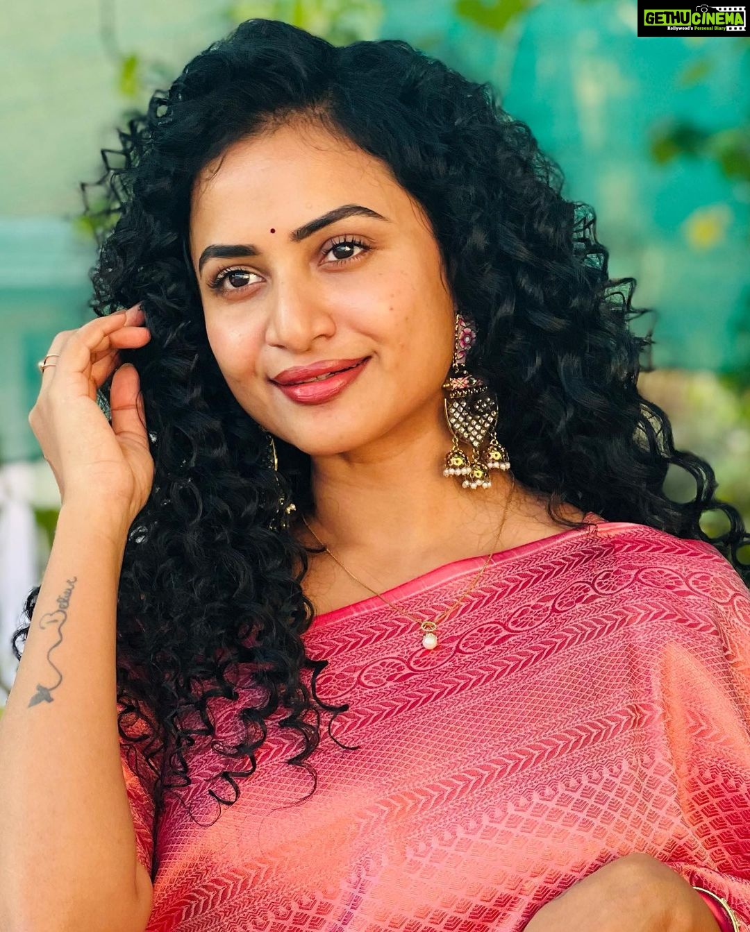Janani Ashok Kumar Instagram - #notetoself : Sometimes the best way to be happy is to learn to let go of things/people you tried hard to hold on to that are no longer good for you 💫✨💯🙌🏼 - Saree: @dheera_designers Blouse: @santhanalakshmiashok (📸) Chennai, India