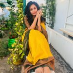 Janani Ashok Kumar Instagram - என் தீரா காதலே…! நிரந்தரம் இல்லை என்று தெரிந்தே நாம் இனைந்து ஒரு நிழற்படம் கூட எடுக்கவில்லை, ஒரு வேளை இனைந்திருந்தால் நம் இருவரையும் இனைக்கும் அந்த தருணத்தை ஓவியமாகவே வரைந்திருப்பேன், பிரிந்ததாலோ என்னவோ காவியமானோம்…! - #ஜனனி Saree: @chettinad_sarees Blouse: @alangaarambychettinad_sarees Chennai, India