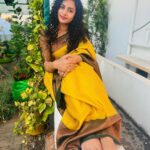 Janani Ashok Kumar Instagram - என் தீரா காதலே…! நிரந்தரம் இல்லை என்று தெரிந்தே நாம் இனைந்து ஒரு நிழற்படம் கூட எடுக்கவில்லை, ஒரு வேளை இனைந்திருந்தால் நம் இருவரையும் இனைக்கும் அந்த தருணத்தை ஓவியமாகவே வரைந்திருப்பேன், பிரிந்ததாலோ என்னவோ காவியமானோம்…! - #ஜனனி Saree: @chettinad_sarees Blouse: @alangaarambychettinad_sarees Chennai, India