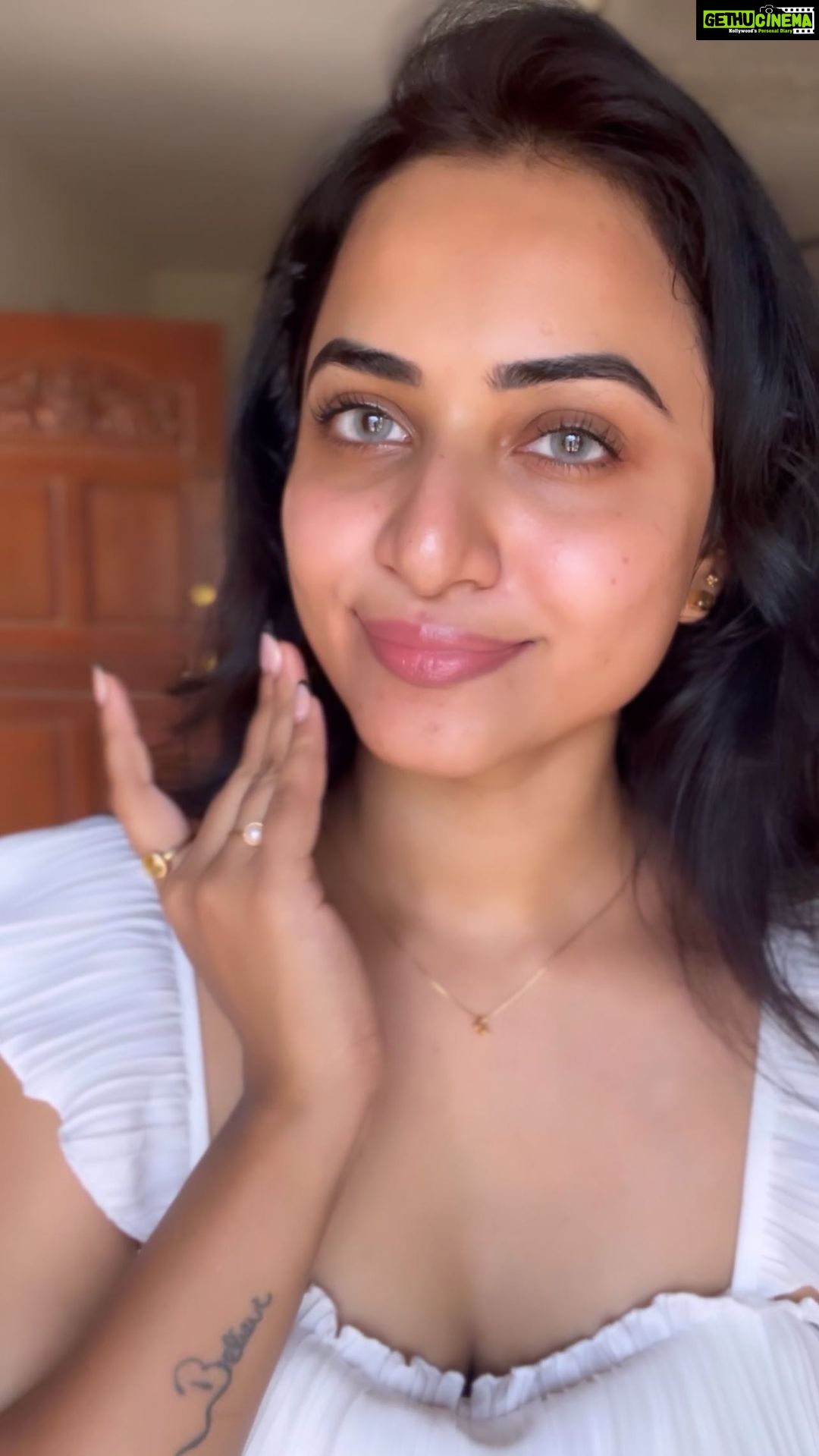 Janani Ashok Kumar Instagram - #Ad | Guess what? The monsoon is here, but we won’t let it rain on our parade! 💦☂️ Say adios to acne because I’ve got the hottest solution that’ll make you go, “Wow!” 😎🔥 Introducing the one and only @acne.squad - your new skin BFF! 💕 These magical products are like a dream come true for all you teens and young adults out there! 🌙✨ 🌞 Meet the Acne Squad Kick-Start cleanser🌞 This gentle and effective cleanser with Salicylic acid and Thymol- T essence! It cleanses your face and reduces acne causing bacteria🛡️ ✨ Next up, the Acne Squad Breakout Terminator Serum for Acne-Prone Skin ✨ This serum is like a smooth operator, bidding farewell to acne-prone skin like a boss! 💃💥 💫 And don’t forget the Breakout Terminator Spot Corrector💫 Zap, zap, zits be gone! This little wonder is here to save the day and your flawless look! 🌟💪 You can get the Spot correctors on 35% off and other products upto 45% off- head to their Website www.ancesquad.com
