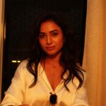 Janani Ashok Kumar Instagram - Not Giving A Shit Is The Surest Way To Peace Of Mind 🙂🙃 - 📸: @raghul_raghupathy Location courtesy: @defleurhotel Pondicherry - பாண்டிச்சேரி