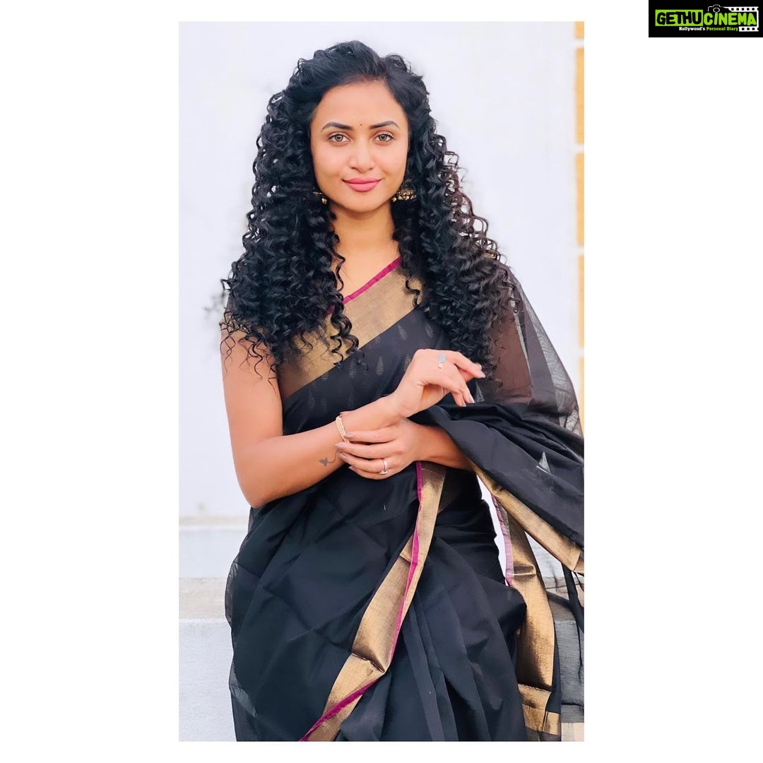 Janani Ashok Kumar Instagram - ๐ ๐๐๐ซ๐ซ๐ฒ ๐ฆ๐ฒ ๐ ๐ซ๐๐๐ ๐ฃ๐ฎ๐ฌ๐ญ ๐ฅ๐ข๐ค๐ ๐ญ๐ก๐ข๐ฌ ๐ฌ๐๐ซ๐๐! #๐จ๐จ๐ญ๐ #๐ฌ๐๐ซ๐๐ #๐ฌ๐๐ซ๐๐๐ฅ๐จ๐ฏ๐ Chennai, India