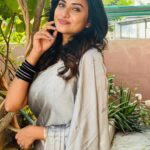Janani Ashok Kumar Instagram – The most underrated & precious thing is time, none of us know how much we’ve left..! So live like there’s no tomorrow. Appreciate everything, don’t leave things for later. It’s always now or never 💯🌸💫✨
–
Wearing: @onlinegits 
Bangles: @methurna_collections 
📸: #mommydearest @santhanalakshmiashok Chennai, India