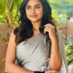 Janani Ashok Kumar Instagram – The most underrated & precious thing is time, none of us know how much we’ve left..! So live like there’s no tomorrow. Appreciate everything, don’t leave things for later. It’s always now or never 💯🌸💫✨
–
Wearing: @onlinegits 
Bangles: @methurna_collections 
📸: #mommydearest @santhanalakshmiashok Chennai, India