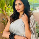 Janani Ashok Kumar Instagram – The most underrated & precious thing is time, none of us know how much we’ve left..! So live like there’s no tomorrow. Appreciate everything, don’t leave things for later. It’s always now or never 💯🌸💫✨
–
Wearing: @onlinegits 
Bangles: @methurna_collections 
📸: #mommydearest @santhanalakshmiashok Chennai, India