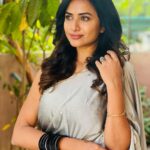 Janani Ashok Kumar Instagram – The most underrated & precious thing is time, none of us know how much we’ve left..! So live like there’s no tomorrow. Appreciate everything, don’t leave things for later. It’s always now or never 💯🌸💫✨
–
Wearing: @onlinegits 
Bangles: @methurna_collections 
📸: #mommydearest @santhanalakshmiashok Chennai, India