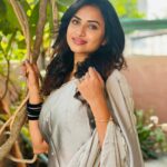 Janani Ashok Kumar Instagram – The most underrated & precious thing is time, none of us know how much we’ve left..! So live like there’s no tomorrow. Appreciate everything, don’t leave things for later. It’s always now or never 💯🌸💫✨
–
Wearing: @onlinegits 
Bangles: @methurna_collections 
📸: #mommydearest @santhanalakshmiashok Chennai, India