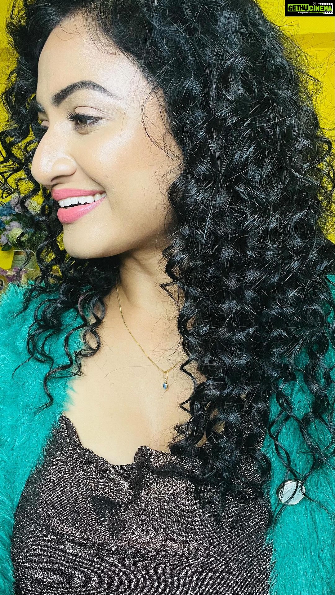 Janani Ashok Kumar Instagram - How do you guys rate this curly hair on a scale of 10? Should I do it again? Comment your thoughts 💭 Chennai, India
