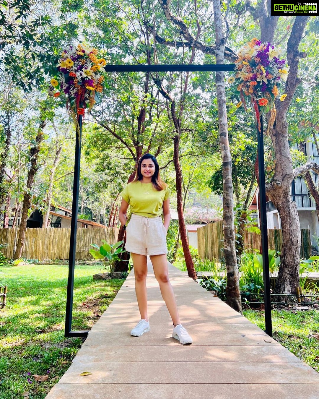 Janani Ashok Kumar Instagram - 💚🇹🇭 Villa Thalanena