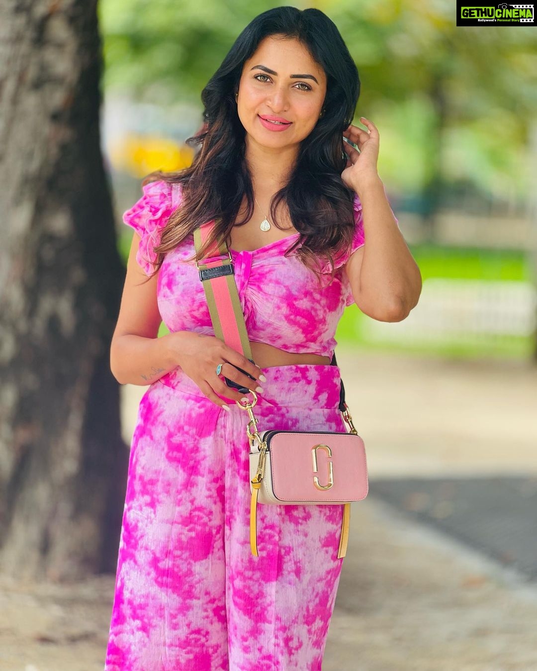 Janani Ashok Kumar Instagram - ⵊɴ ᴛʜᴀᴛ Pᴀʀɪs ɪɴ ᴛʜᴇ Sᴘʀɪɴɢ ᴡᴇ ꜰᴏᴜɴᴅ ᴡʜᴀᴛ ᴡᴇ ʜᴀᴅ ʟᴏsᴛ ᴛʜᴇ ᴛʀᴜᴛʜ ᴀʙᴏᴜᴛ ᴍᴀɢɪᴄ. ATTⵊCUS 📸: @madhumitha_sivasankar Wearing: @myntra Shoe: @pumasportstyle @puma Paris, France