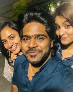 Janani Ashok Kumar Instagram - A Sunday to remember ❤️✨ 

@aryan_offl 
@janani_ashokkumar 
@vjkathir_ 
@sindhu_anandaganesan 
@santhanalakshmiashok 

#friendslikefamily ❤️
