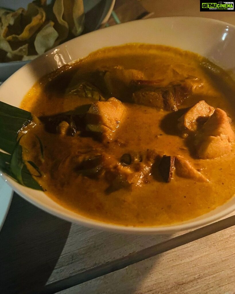Janani Ashok Kumar Instagram - One of the best dinners I’ve had 🫠💯 Milaidhoo Island, Maldives