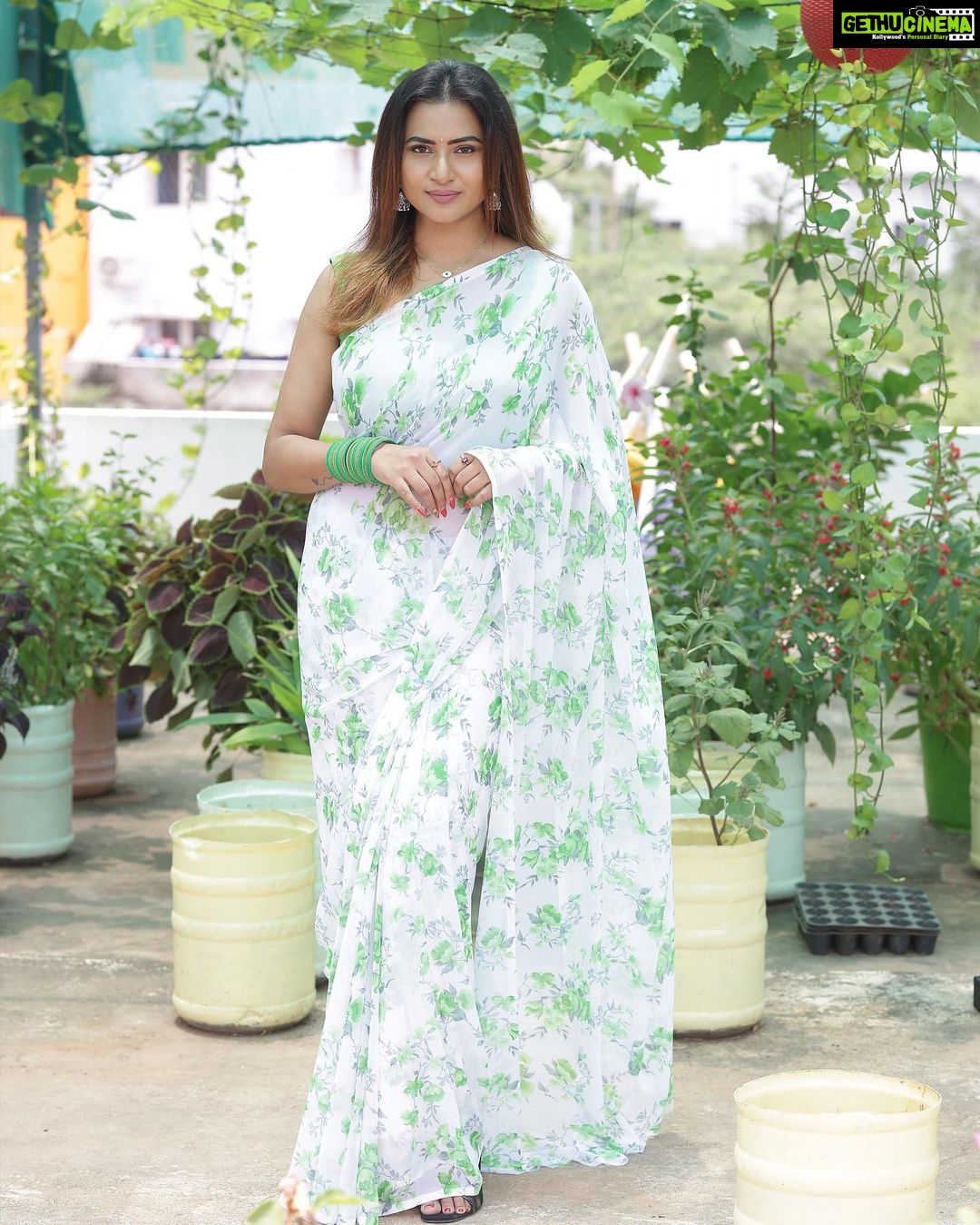 Janani Ashok Kumar Instagram - Very little is needed to make a happy life, it’s all within yourself, in your way of thinking…! #begood #dogood - 📸: @raghul_raghupathy Chennai, India