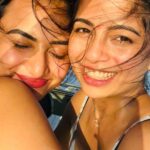 Janani Ashok Kumar Instagram – All we needed is the beach & the sun to make such beautiful  memories 🫠 
Of course the right people to be with @bavithraofficial 🤗🙌🏼💯
#beachgirls #sunkissed #messyhair #dontcare #yatch #highonmusic #naturelovers #bioluminescence #coralreef #memoriesforlife #maldives #island #milaidhoo Milaidhoo Island, Maldives