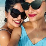 Janani Ashok Kumar Instagram – All we needed is the beach & the sun to make such beautiful  memories 🫠 
Of course the right people to be with @bavithraofficial 🤗🙌🏼💯
#beachgirls #sunkissed #messyhair #dontcare #yatch #highonmusic #naturelovers #bioluminescence #coralreef #memoriesforlife #maldives #island #milaidhoo Milaidhoo Island, Maldives