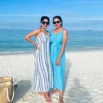 Janani Ashok Kumar Instagram – All we needed is the beach & the sun to make such beautiful  memories 🫠 
Of course the right people to be with @bavithraofficial 🤗🙌🏼💯
#beachgirls #sunkissed #messyhair #dontcare #yatch #highonmusic #naturelovers #bioluminescence #coralreef #memoriesforlife #maldives #island #milaidhoo Milaidhoo Island, Maldives