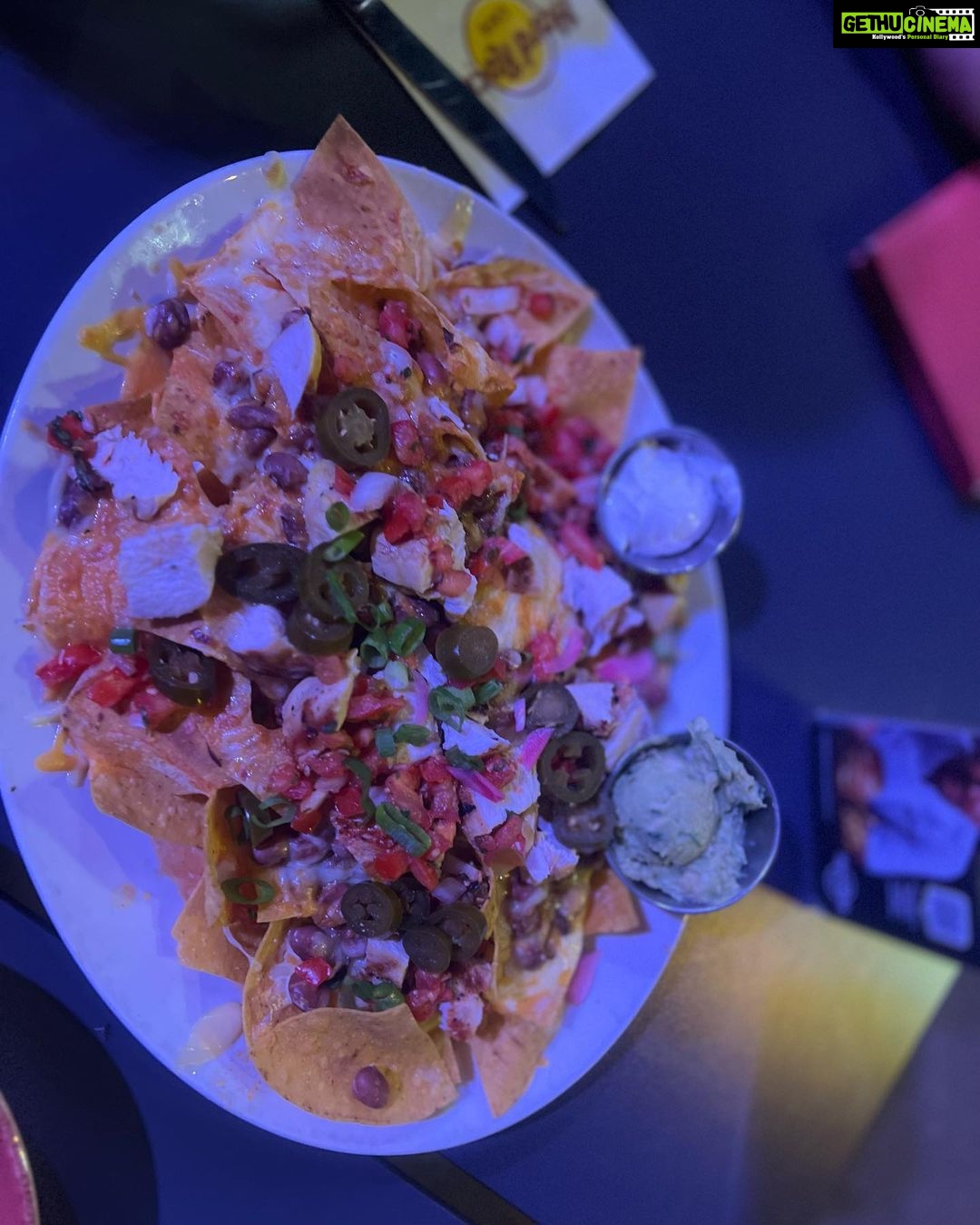 Janani Ashok Kumar Instagram - This is me trying 🤍✨💫 - 📸: @madhumitha_sivasankar Hard Rock Cafe Paris