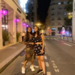 Janani Ashok Kumar Instagram – This is me trying 🤍✨💫
–
📸: @madhumitha_sivasankar Hard Rock Cafe Paris